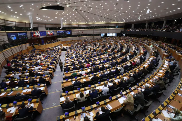 26 EP-képviselő kéri a magyar uniós pénzek befagyasztását