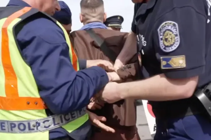 Már nem őrsparancsnok a rendőr, aki előállította a Tisza rendezvényét megzavaró megafonos segédlelkészt