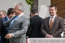 Pozícióharc, a Fidesztől függés és belső elégedetlenség húzódik a Semjén ellen lázadó KDNP-s lépése mögött