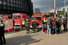 Késeltek Hamburg vasúti főpályaudvarán, tizenketten megsérültek