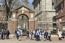 Romániai fiatalokat is érint, hogy kizárják a külföldi diákokat a Harvardról