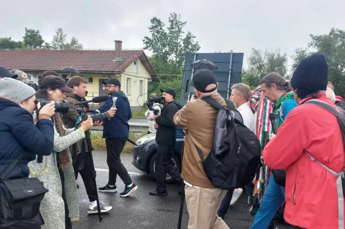 Magyar Péter átlépte a határt, elindult Nagyvárad felé