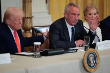 Nem tudta megvédeni az oltásellenes amerikai egészségügyi miniszter a fertőzöttnek ítélt struccokat