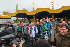 Magyar Péter Nagyvárad felé tart, reméli, nem igaz, hogy a Fidesz szervezett provokációra készül menete végén