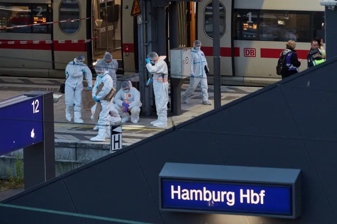 Őrizetbe vették a 18 embert késsel megsebesítő nőt Hamburgban