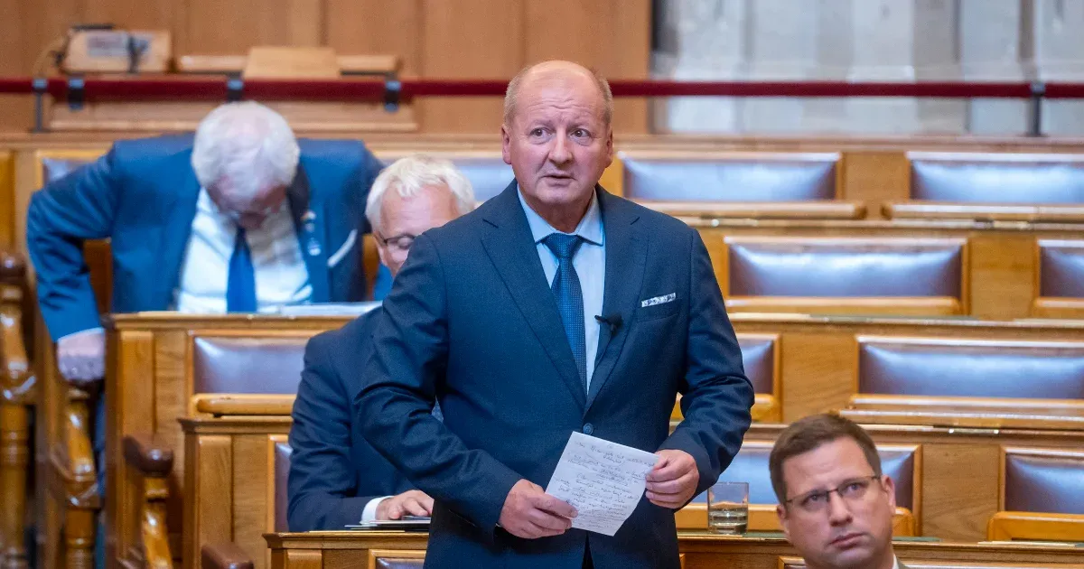 Simicskó István szeretné, ha egy üzletben nem csak önkiszolgáló kasszák lennének