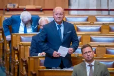 Simicskó István szeretné, ha egy üzletben nem csak önkiszolgáló kasszák lennének