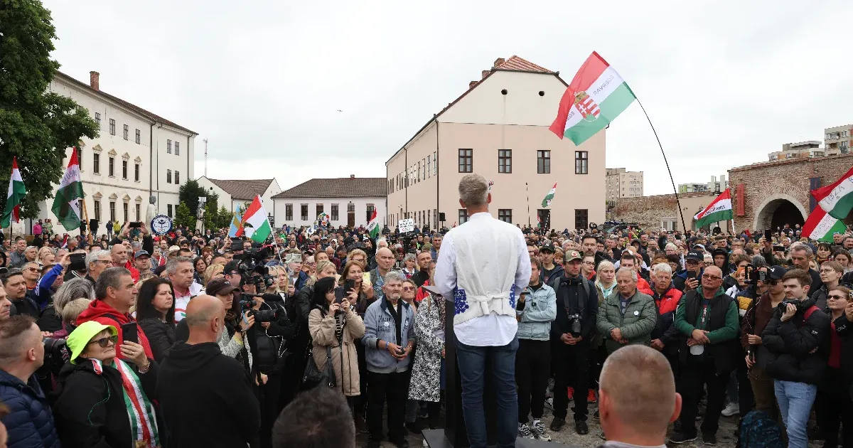 A végső visszaszámlálás megkezdődött – Magyar Péter Nagyváradon tart beszédet