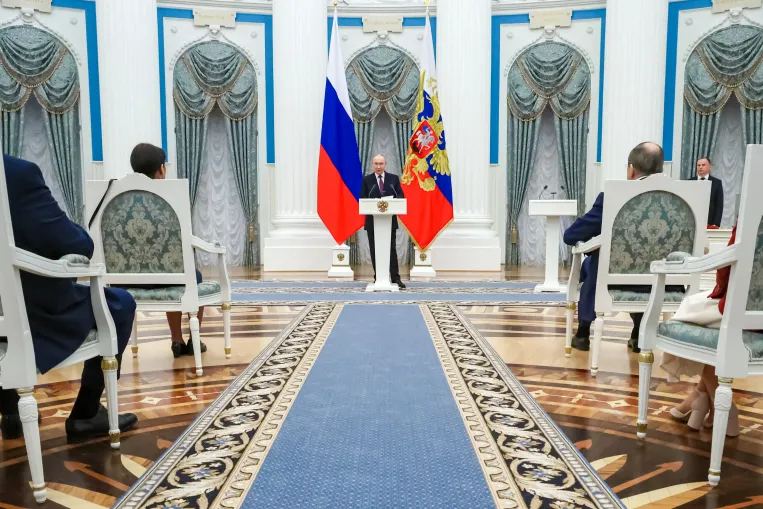 Putyin pufferzónát akar létrehozni az ukrán határon, ez is azt jelzi, nem számol gyors rendezéssel