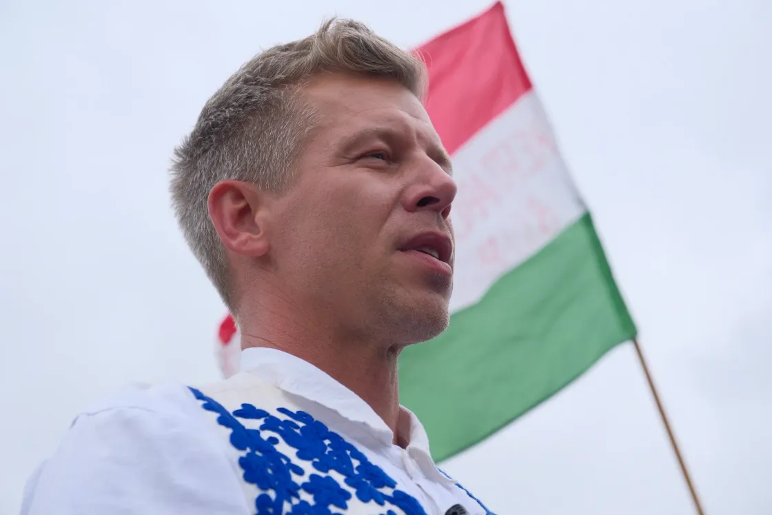 Egymillió lépés után: Magyar Péter békét és partnerséget ígért Nagyváradon az erdélyi magyaroknak