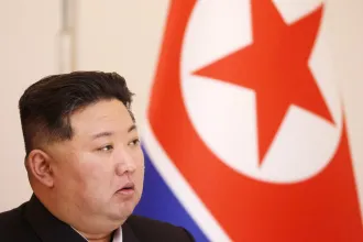 Nem kerülték el a sorsukat az észak-koreai hajógyár vezetői, miután Kim Dzsong szeme láttára süllyedt el az ország legnagyobb hadihajója