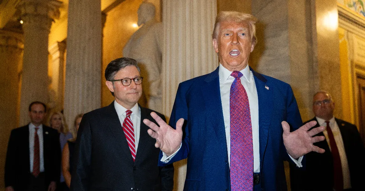 Trump ĂĄtnyomta a kĂ©pviselĆhĂĄzon, hogy hihetetlen vagyonokat csoportosĂtsanak a szegĂ©nyektĆl a gazdagoknak