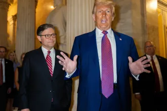 Trump átnyomta a képviselőházon, hogy hihetetlen vagyonokat csoportosítsanak a szegényektől a gazdagoknak