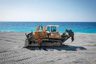 Strandbuldózer gázolt halálra egy turistát Olaszországban