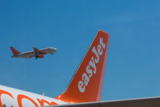 Kényszerleszállást hajtott végre egy EasyJet-járat Frankfurtban, mert egy utas a fejébe vette, hogy bomba van a gépen