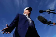 Trump elhalasztja az EU-val szembeni, 50 százalékos vámtarifák bevezetését