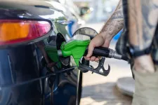 Egy év alatt 220 millió forintnyi üzemanyagot autóztak el a parlamenti képviselők