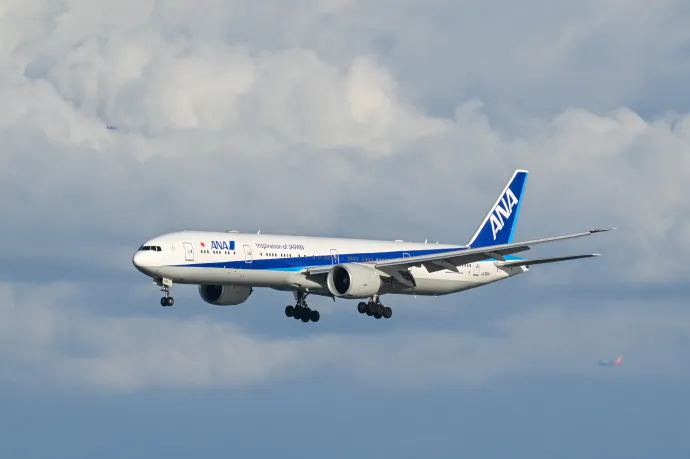 Menet közben akarta kinyitni egy utas a Tokióból Houstonba tartó repülőgép ajtaját