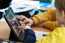 Az észtek nemhogy nem tiltják a mobilhasználatot az iskolákban, még az MI-t is bedobják az oktatásba