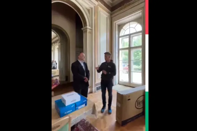 Magyar Péterék átadták a fóti gyermekotthonnak szánt ajándékokat