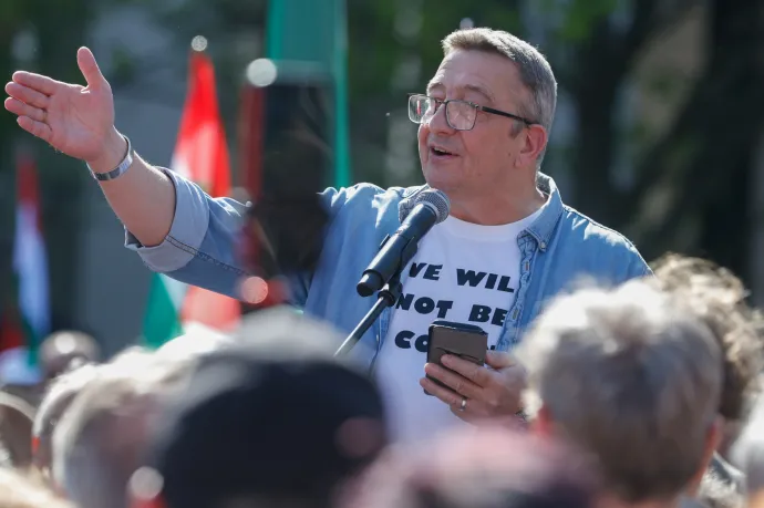 Bayer szerint kegyelemből osztogatnak állásokat minisztériumokban