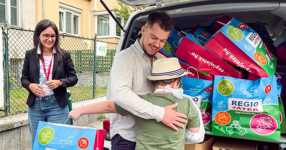 Beteg gyerekeket ajándékozott meg az őrmester, aki nem akarta, hogy az államtitkár vele reklámozza a KDNP-t