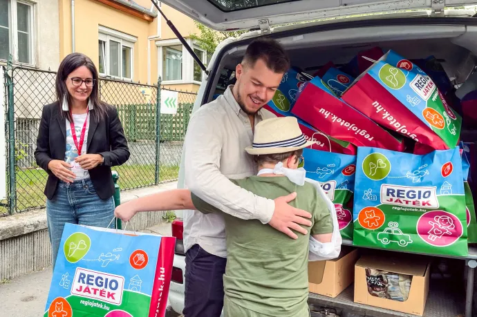 Beteg gyerekeket ajándékozott meg az őrmester, aki nem akarta, hogy az államtitkár vele reklámozza a KDNP-t