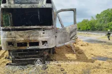 Porig égett egy kamion az M7-esen