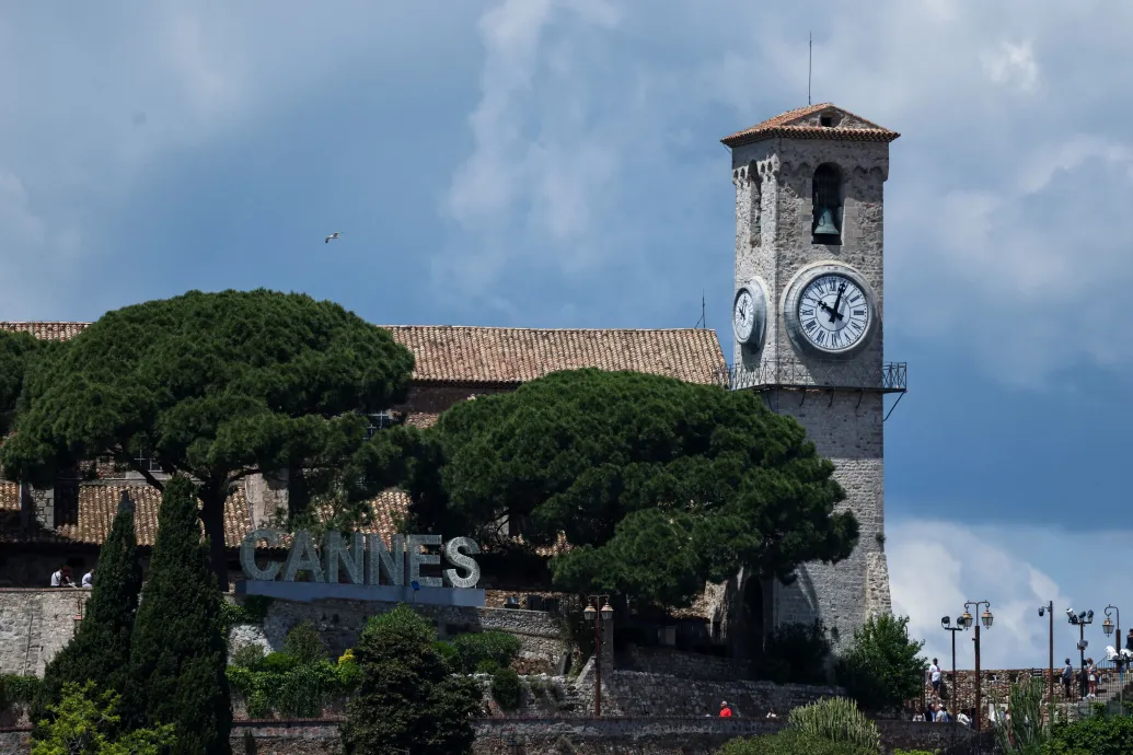 Anarchisták vállalták magukra a franciaországi gyújtogatást, ami a Cannes-i Filmfesztivált is megzavarta