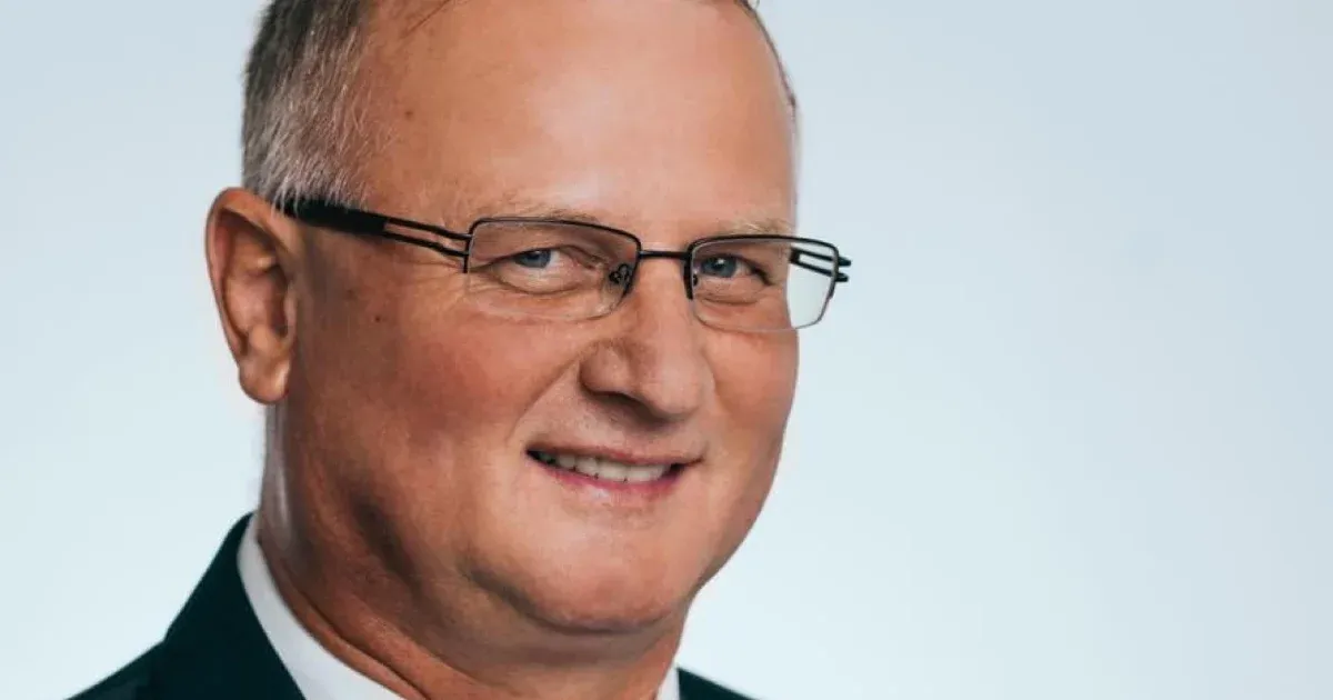 Tolatás közben elütött egy embert Obbágy Csaba, a Fidesz-KDNP ózdi képviselője
