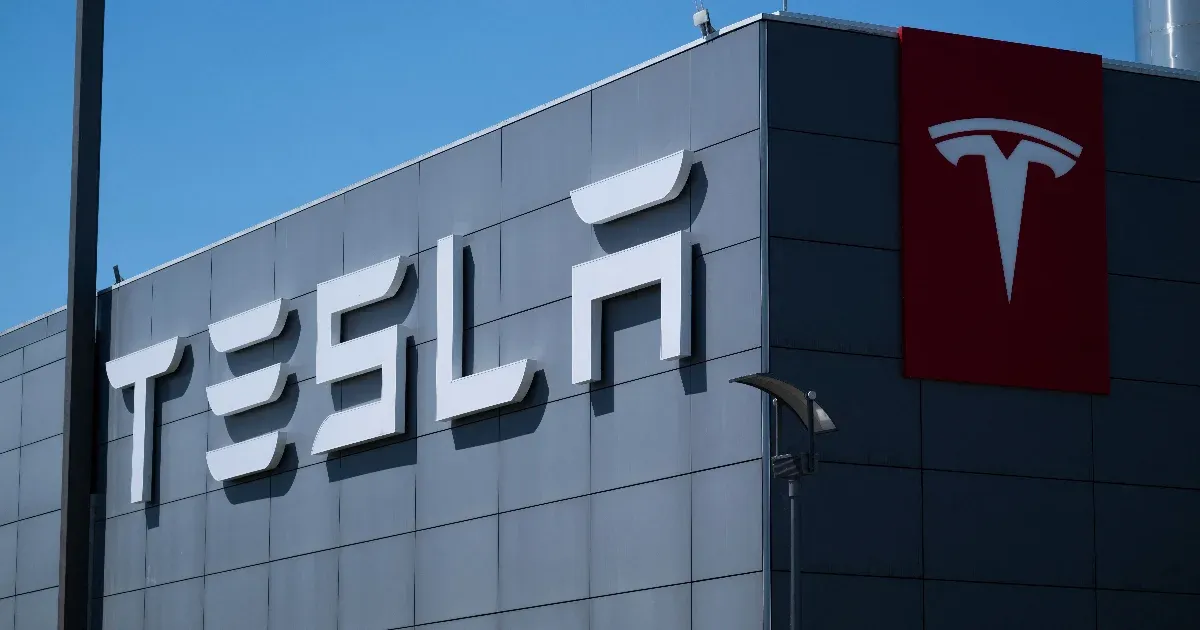 Felére estek vissza a Tesla eladásai Európában