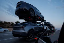 Felére estek vissza a Tesla eladásai Európában