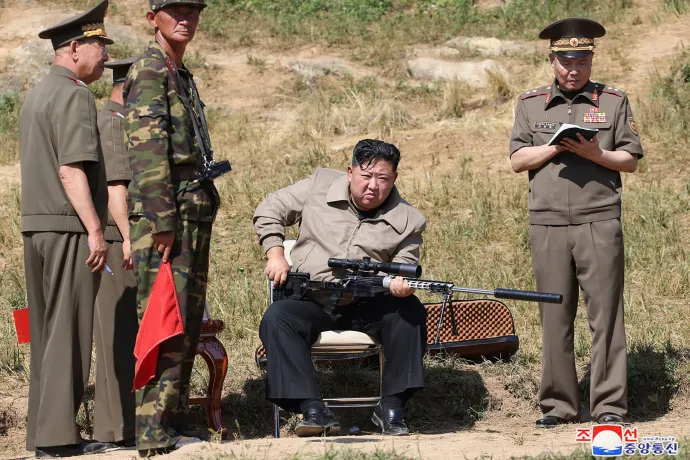A lehető legsúlyosabb büntetést kaphatják a bűnbakok az oldalára dőlt észak-koreai hadihajó miatt