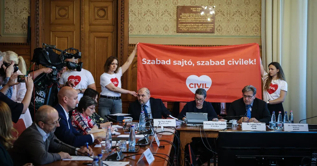 Az adófizetői pénzek 99 százaléka után a maradék 1 százalékot is ellopják – a fideszes módosítóról vitáztak
