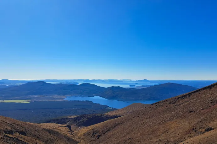 A Tongariro-vulkán és a közeli tavak – Fotó: Szakács Bernadett