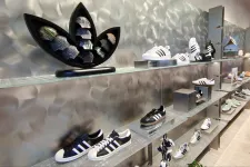 Kibertámadás érte az Adidast, hekkerek szerezték meg a vásárlók egyes adatait