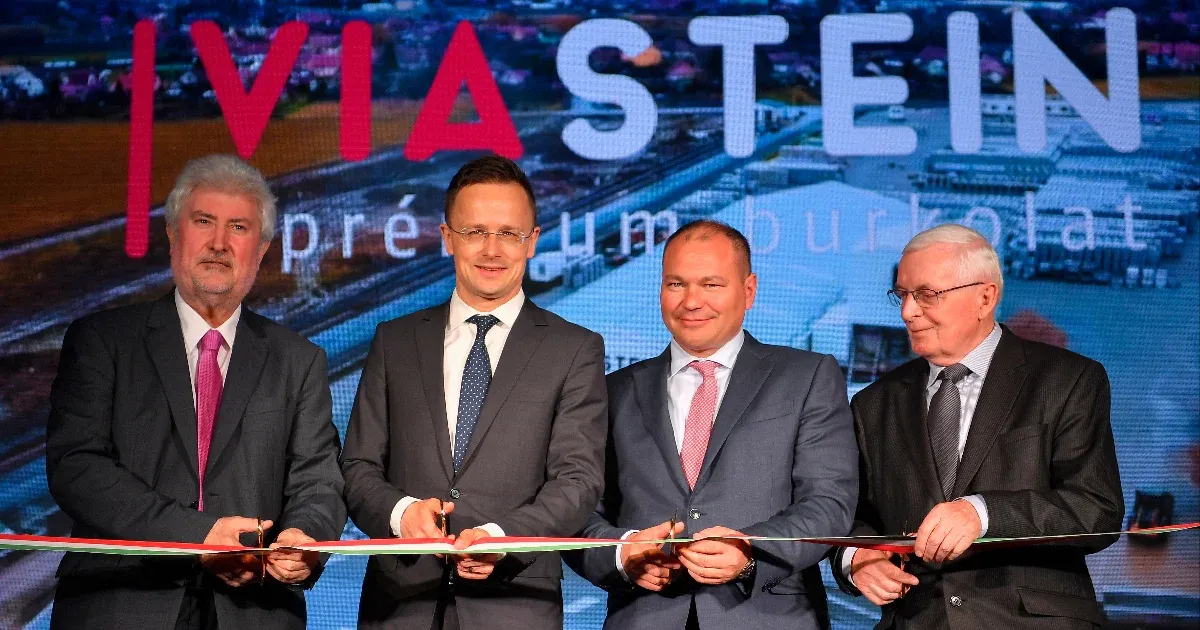 444: Több nagyváradi ellentüntető a Tiborcz Istvánhoz és Balázs Attilához köthető Viastein alkalmazottjaként azonosítható
