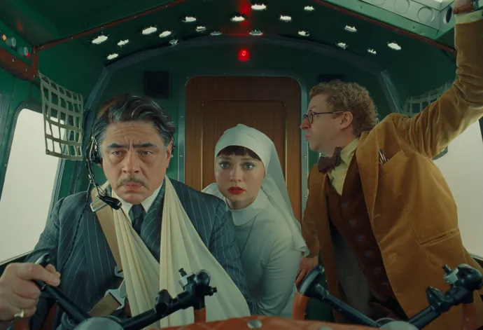 Benicio Del Toro, Mia Threapleton és Michael Cera – Fotó: TPS Productions / Focus Features