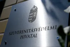 Egy ügyvédi iroda köti össze a Szuverenitásvédelmi Hivatalt azzal az alapítvánnyal, aminek odaadnák a másoktól elvont adó 1 százalékokat