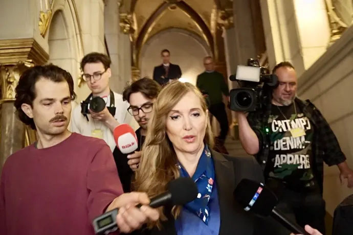 Megszavazták a bizottságban, aztán letagadták a fideszesek, hogy a törvénnyel visszamenőleg elvonhatnák az 1%-okat