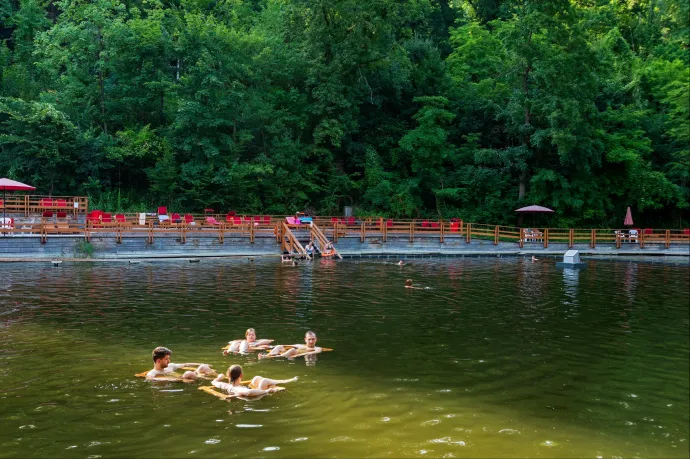 A Medve-tó születésének 150 éves évfordulóján öntötte el a víz a parajdi sóbányát