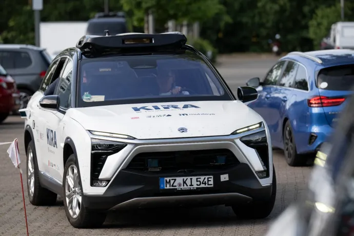 Önvezető taxikat tesztelnek Németországban