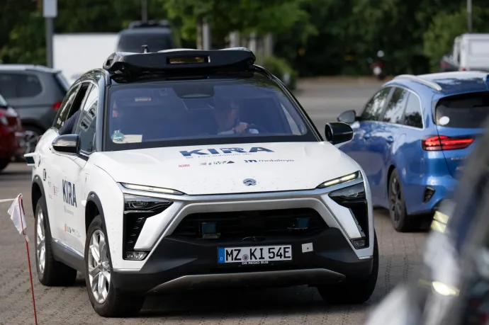 Önvezető taxikat tesztelnek Németországban