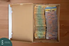 Cipősdobozból fizette ki 65 milliós büntetését a NAV-nak egy cipőkereskedő cég