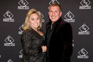 Elnöki kegyelmet kap Trumptól az a celebpár, amelyet több évre elítéltek egy adócsalási ügyben