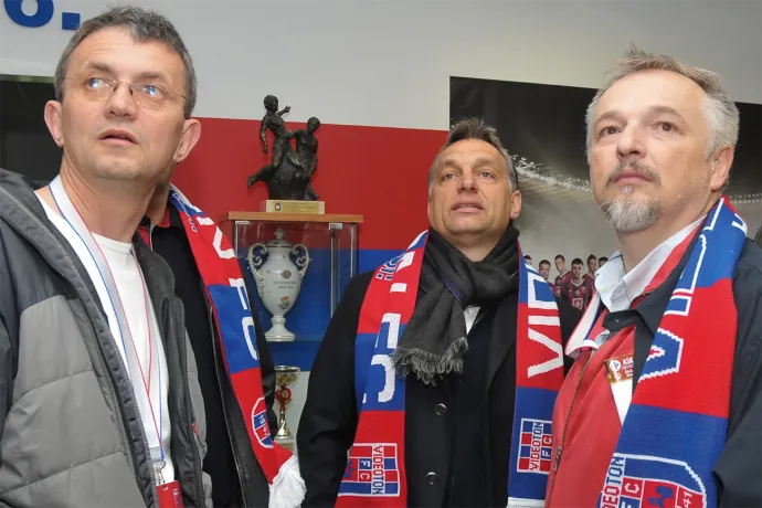 Garancsi István, Orbán Viktor miniszterelnök és Hernádi Zsolt Mol-vezér a Sóstói stadionban a 2010/11-es idényben – Fotó: Fehérvárfc.hu