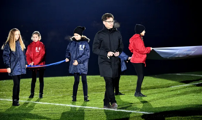Cser-Palkovics András (Fidesz) polgármester, miután elmondta nyitóbeszédét a Mol Aréna Sóstó futballstadion avatóünnepségén Székesfehérváron 2018. november 21-én – Fotó: Illyés Tibor / MTI