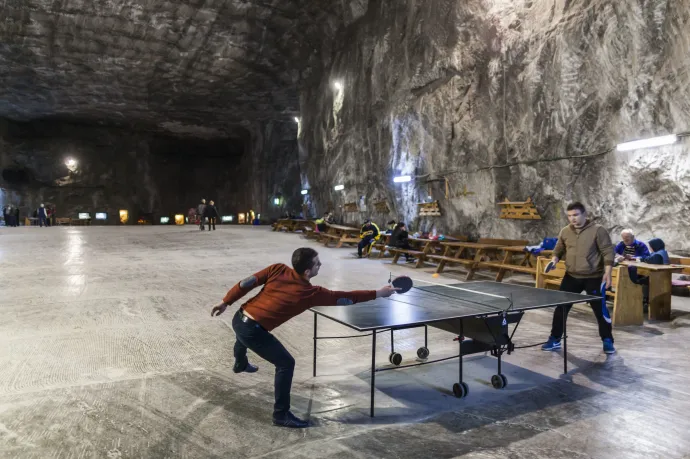 A turistákat kalandpark, templom, valamint sportolási és rekreációs lehetőségek szolgálják ki – Fotó: Moirenc Camille / Hemis / AFP