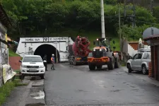 Megállíthatatlanul ömlik a víz Parajdon, Székelyföld egyik gazdasági pillérét mossa el az ár