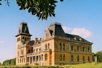 Neoreneszánsz kastélyt is szerzett a Matolcsy-kör